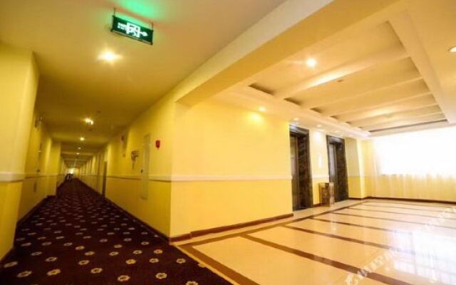Home Inn (Dangyang Huancheng East Road Sport Center)