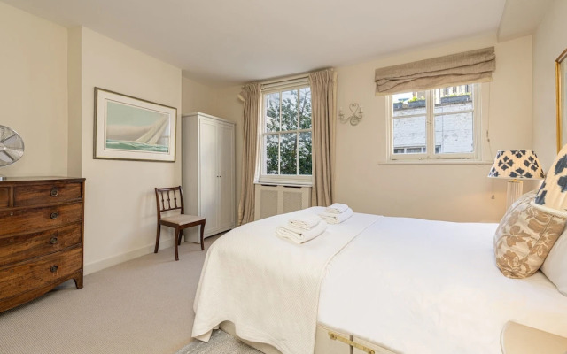 JOIVY Elegant 2-Bed Mews Flat Near Buckingham Palace