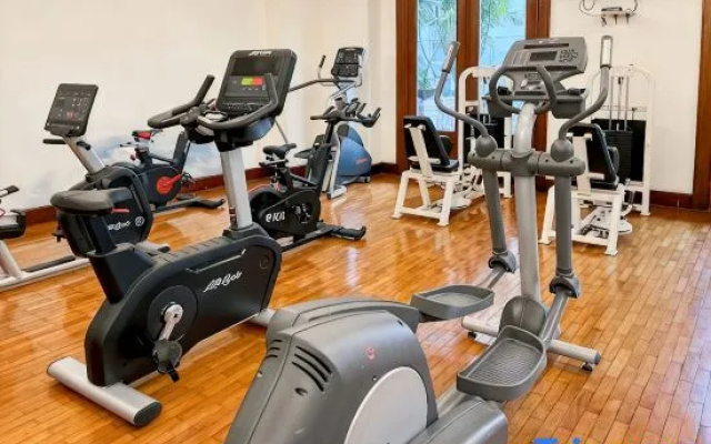 Large & Luxury Menteng Apt 3BR w/ Pool, Gym Wi-Fi – Sports – Jakarta