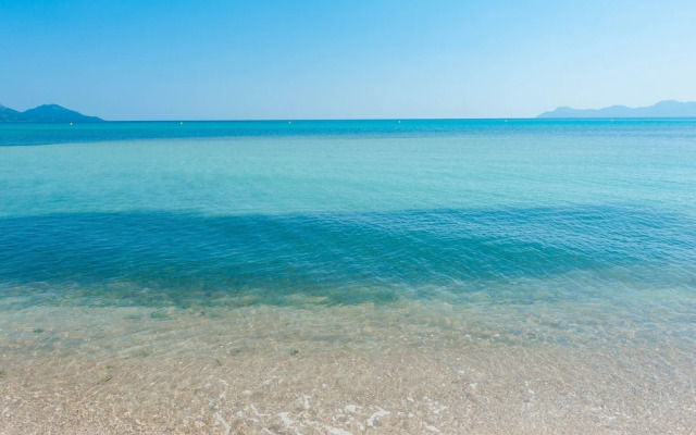 Villa With Pool & Terrace