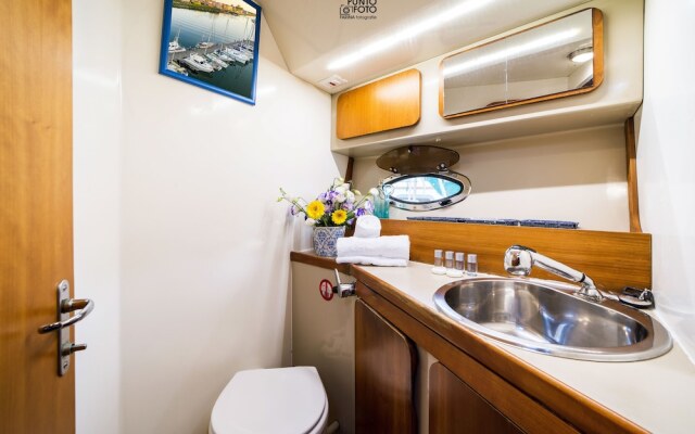 Lullaby boat&breakfast