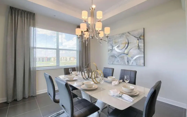4721 Storey Lake