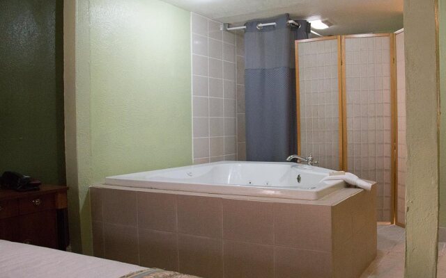 Cocomo Inn and Suites