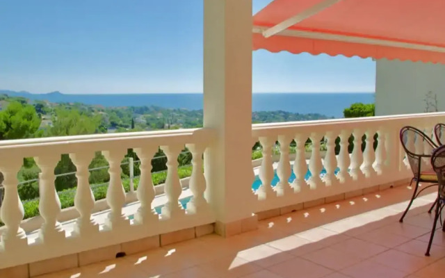 Belle Helene Comfortable Holiday Residence