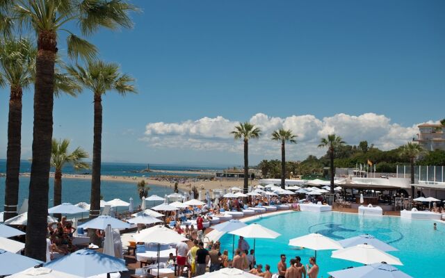 Beachfront Penthouse, Sea/mountain Views, 3 Balconies, Puerto Banus, Marbella