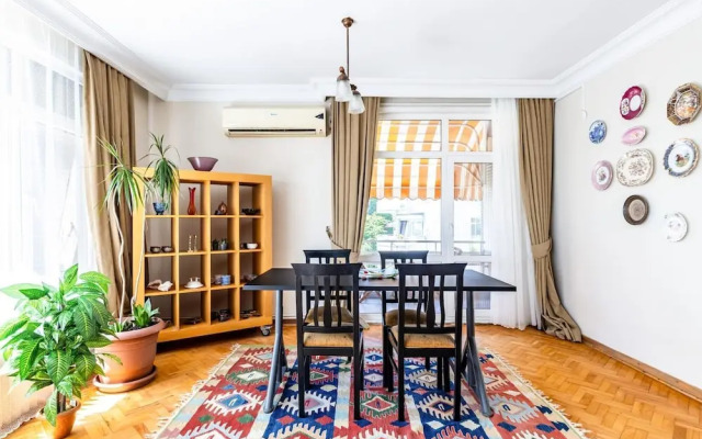 Spacious Flat w Balcony 3 min to Kadikoy Square