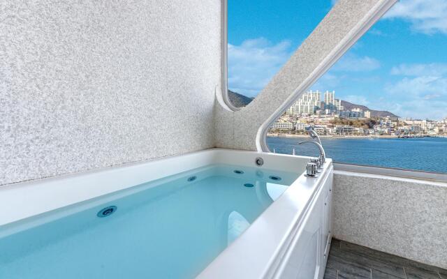 Yeosu Napoliy Pension