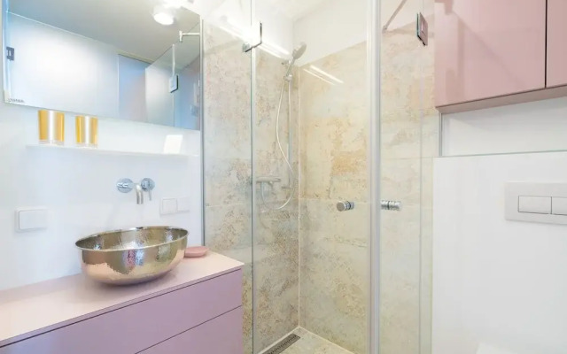 Vienna Residence Stylish apartment with terrace and air conditioning near the Vienna opera and Karlsplatz