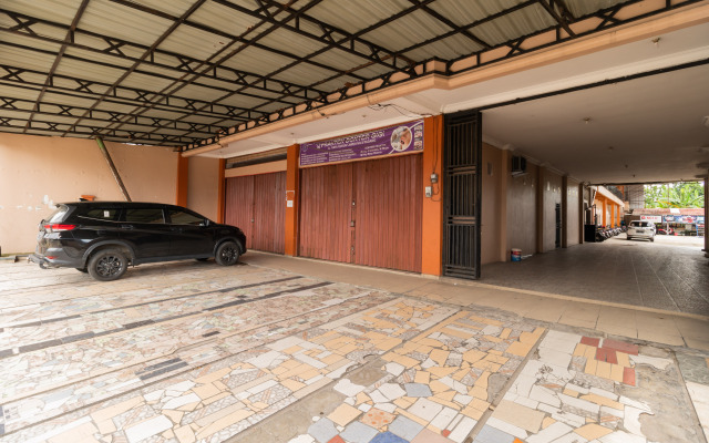 RedDoorz Syariah near Universitas Putra Indonesia Padang