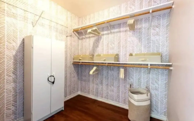 Entire Guesthouse in Southeast Austin