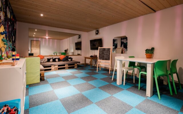 Hotel Rothirsch by Skinetworks