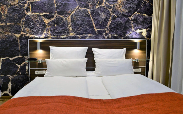 Ascot Hotel