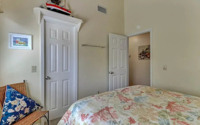 Dog Friendly Forest Ridge Condo Close to Beach by RedAwning