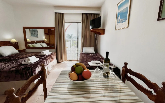 79 AN - Stay Nissi Chrysland Studio 215