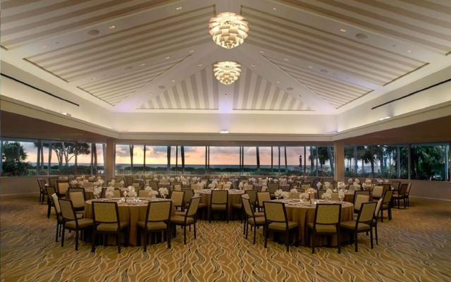 Naples Beach Club, a Four Seasons Resort