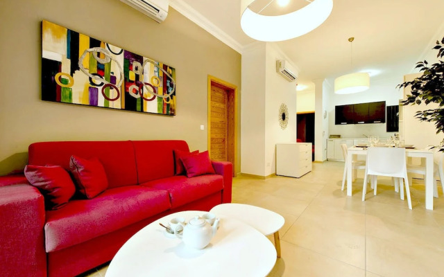Luxury Apartment With Pool and Terrace, Top Location