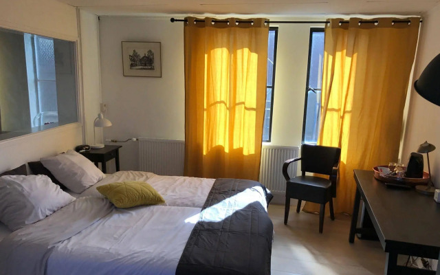 Hotel et le Café de Paris