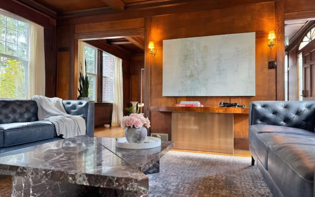 The Colonial Mt. Lebanon by Luxe PGH