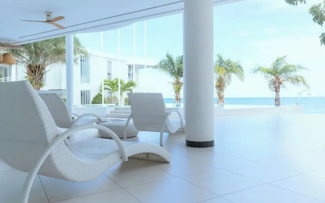 Ocean Beachfront Smart Unit