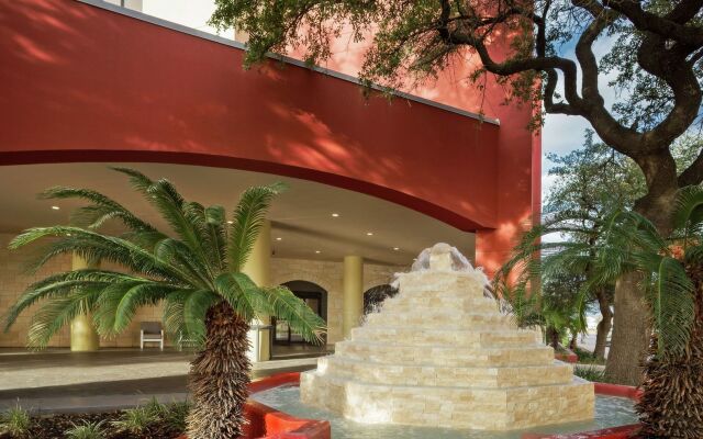 DoubleTree by Hilton San Antonio Downtown