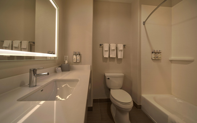 Holiday Inn Express & Suites Cleveland