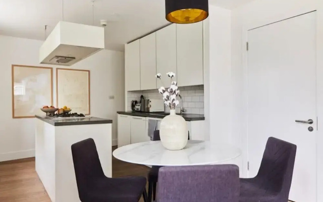 The Ravenscourt Park Escape - Bright 2bdr Flat