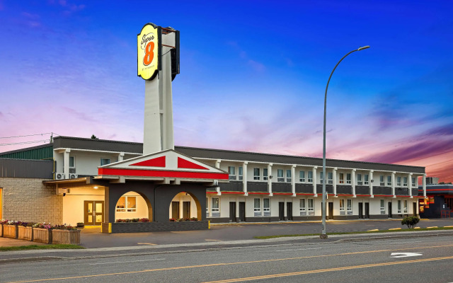 Super 8 by Wyndham Thunder Bay