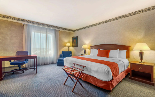 Quality Inn Monterrey La Fe