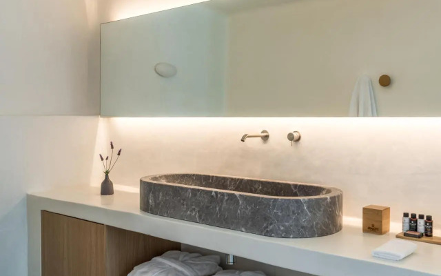 Chelidonia Luxury Suites
