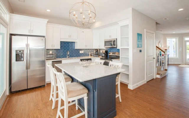 Blue Horizon - 10 Br Home