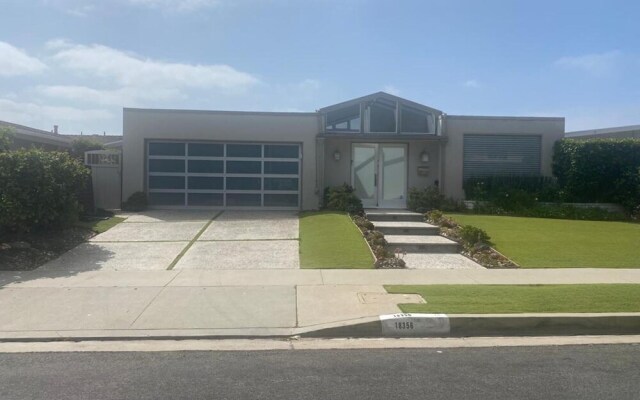 Charming 4-bed Villa in Malibu