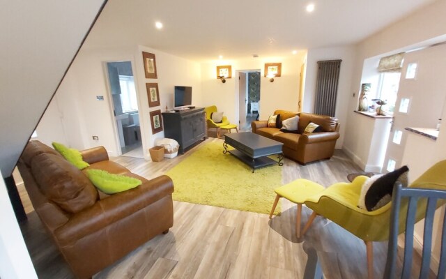 Bluebell House 5 Star Luxury 4 Bdrms and hot tub