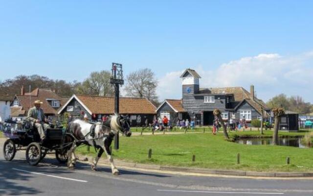Ogilvie Lodge Apartment