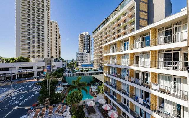 BUNK Surfers Paradise - International Backpacker Hostel