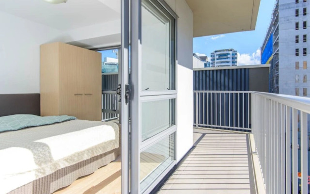 Modern 2 Bedroom Apartment in the CBD