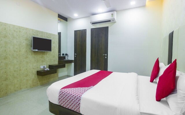 OYO 15982 Hotel Samrat Palace