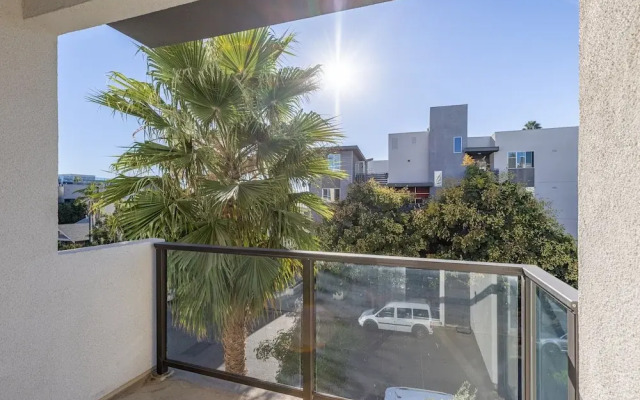 Modern 2br Apartment On Gordon St Hollywood 2 Bedroom Apts by RedAwning