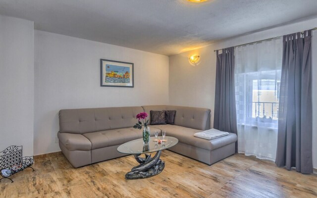 Amazing Home in Liznjan With Wifi and 3 Bedrooms