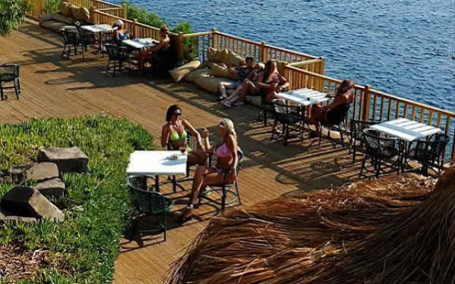 Green Beach Resort Hotel