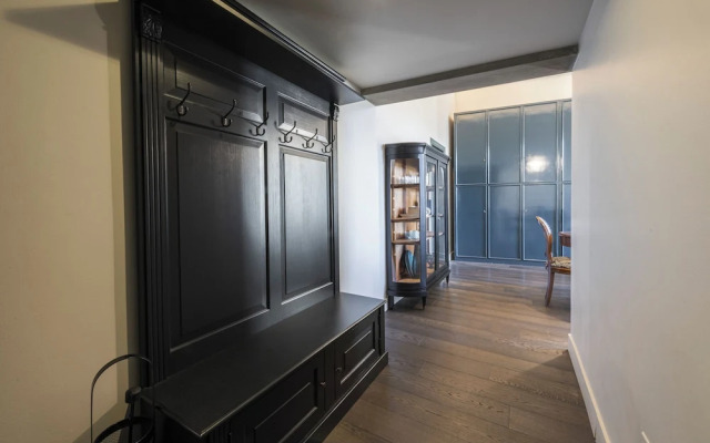 Luxury River View Apartment by MMega