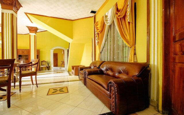 OYO 1770 Hotel Mawar Saron 2