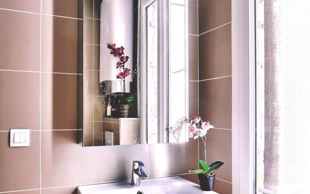 B  823 -  Buttes Chaumont - Spacieux appartement
