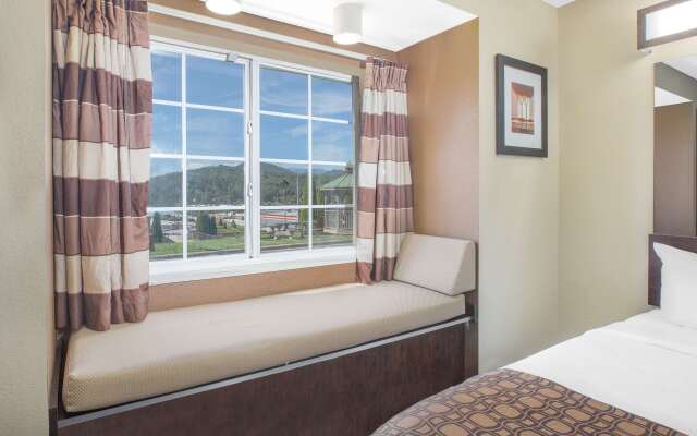 Microtel Inn by Wyndham Franklin