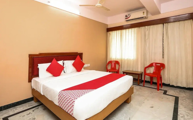 OYO 17056 Hotel Chandra Palace