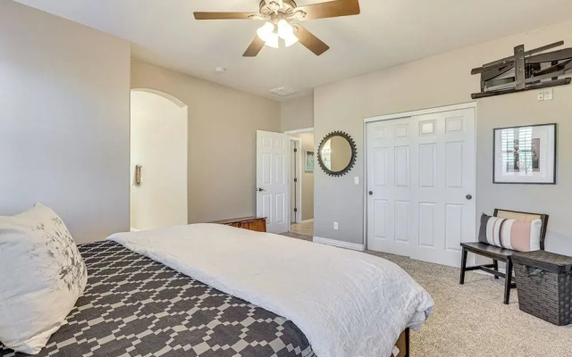 Family-friendly Goodyear Oasis: Fire Table, Pool!