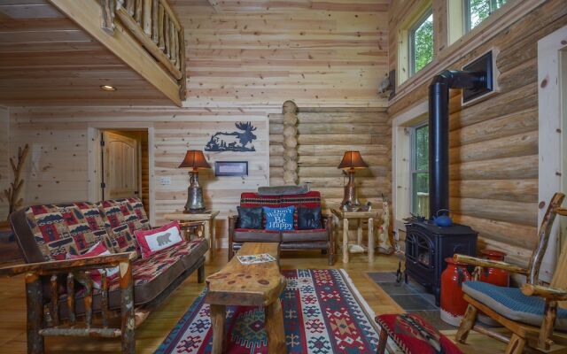 Big Log Lodge 4 Bedroom House