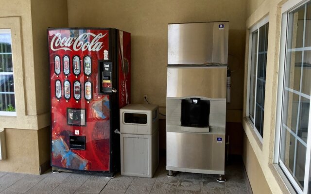 Days Inn And Suites Huntsville