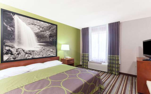 Super 8 by Wyndham Clarksville Northeast