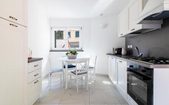 Edone' by PortofinoHomes