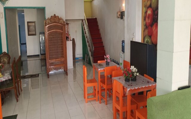 Hotel Krui Syariah by OYO Rooms